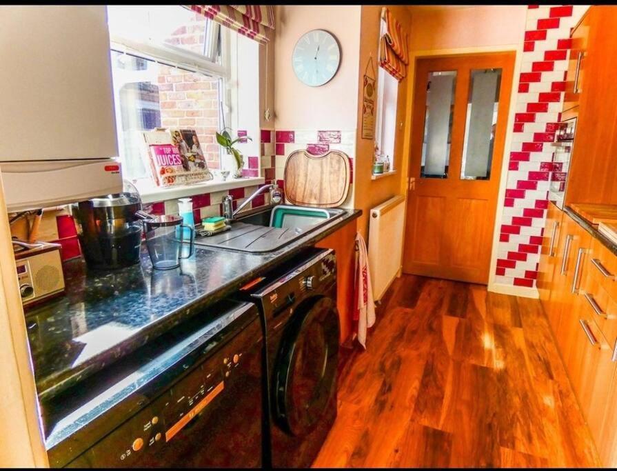 Sommerset Cottages - 2 Bedroom House Sunderland  Bagian luar foto